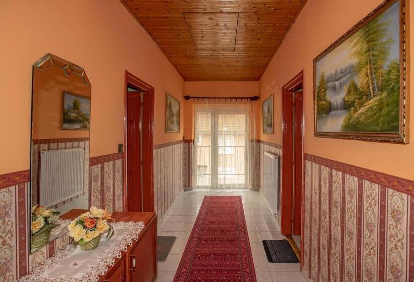 ペンション Kék Lagúna Vendégház