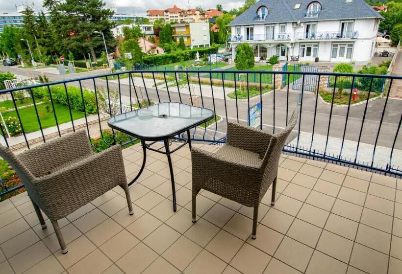 ペンション Kék Lagúna Vendégház