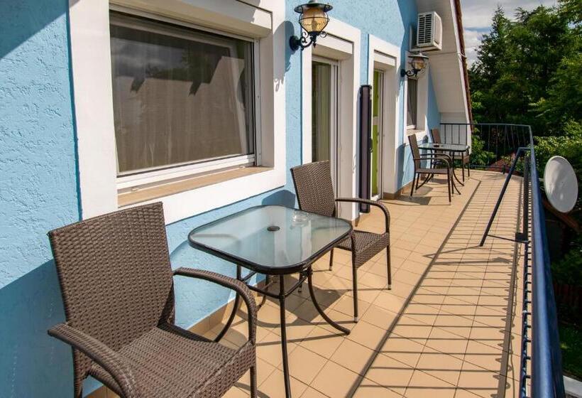 ペンション Kék Lagúna Vendégház