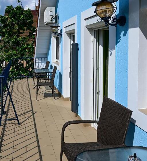 ペンション Kék Lagúna Vendégház