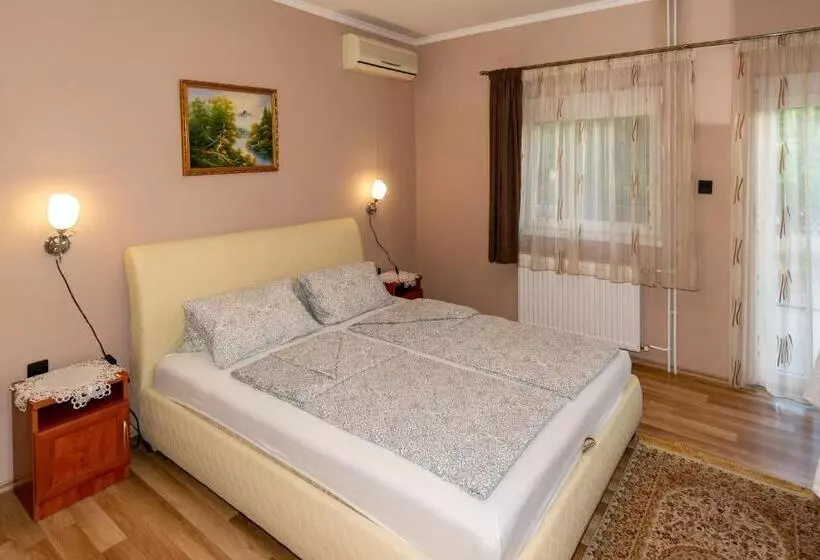 پانسیون Kék Lagúna Vendégház