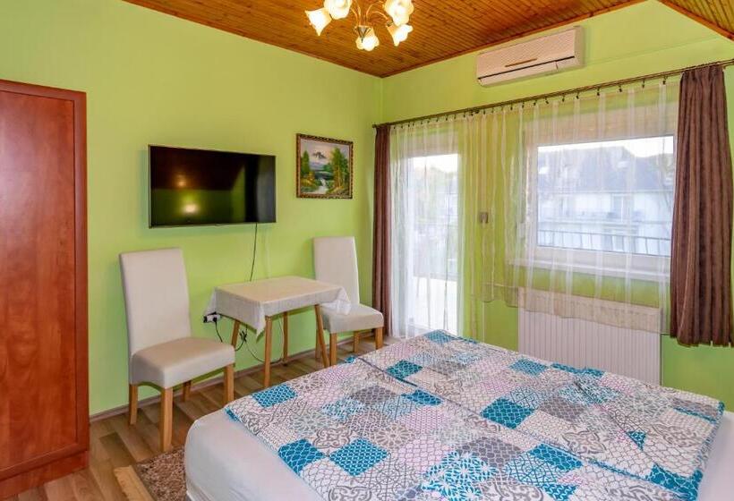 ペンション Kék Lagúna Vendégház