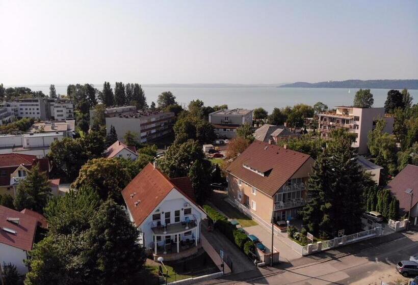 ペンション Kék Lagúna Vendégház