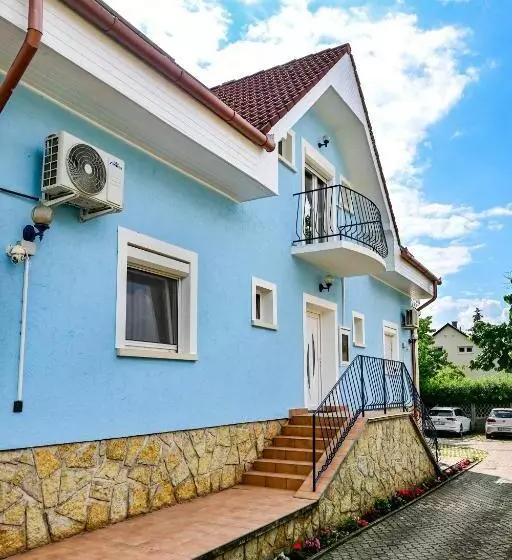 پانسیون Kék Lagúna Vendégház