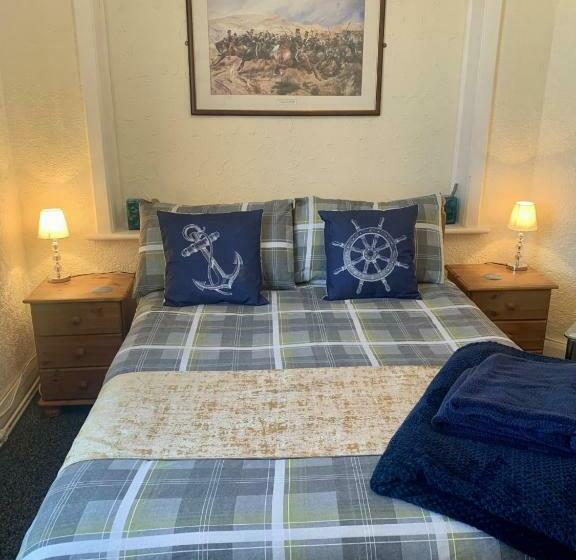 بنسيون Knighton Lodge