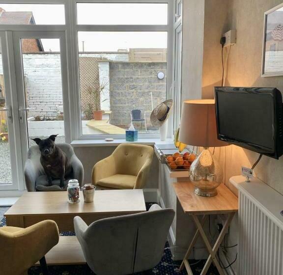 بنسيون Knighton Lodge