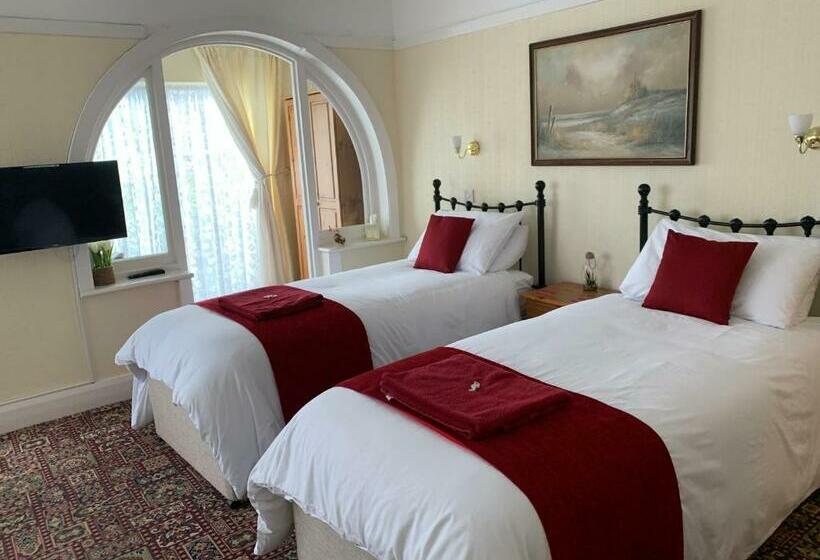 بنسيون Knighton Lodge