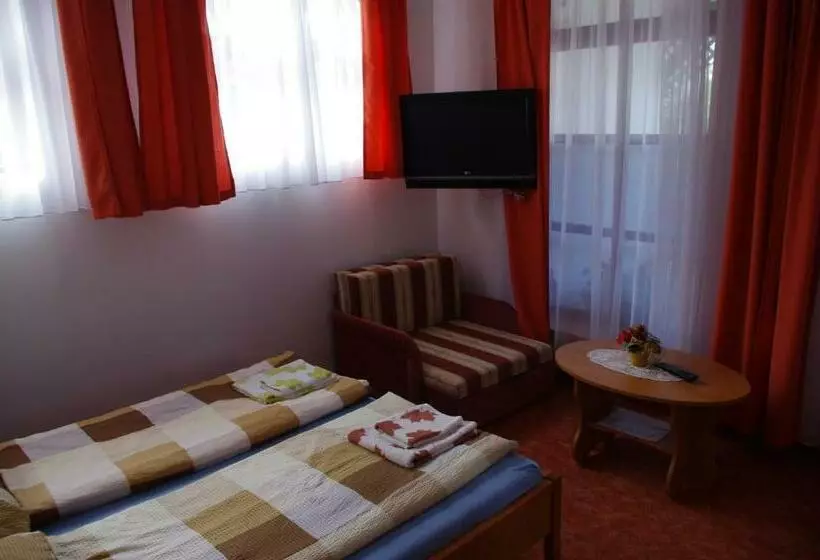 ペンション Horváth Kert Vendégház