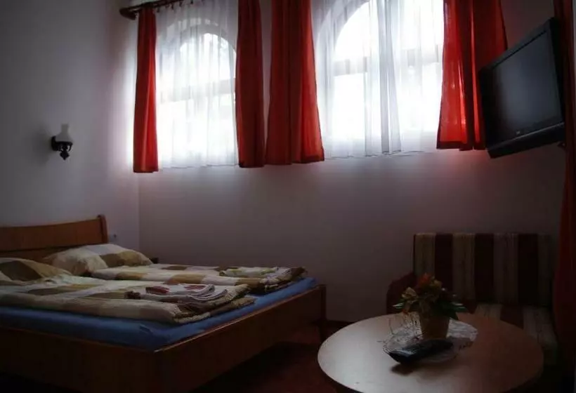 ペンション Horváth Kert Vendégház