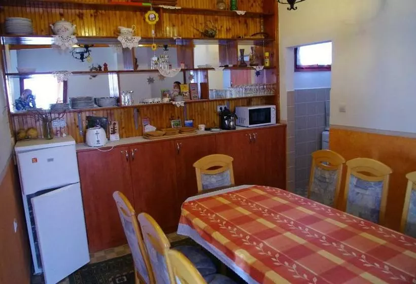 ペンション Horváth Kert Vendégház