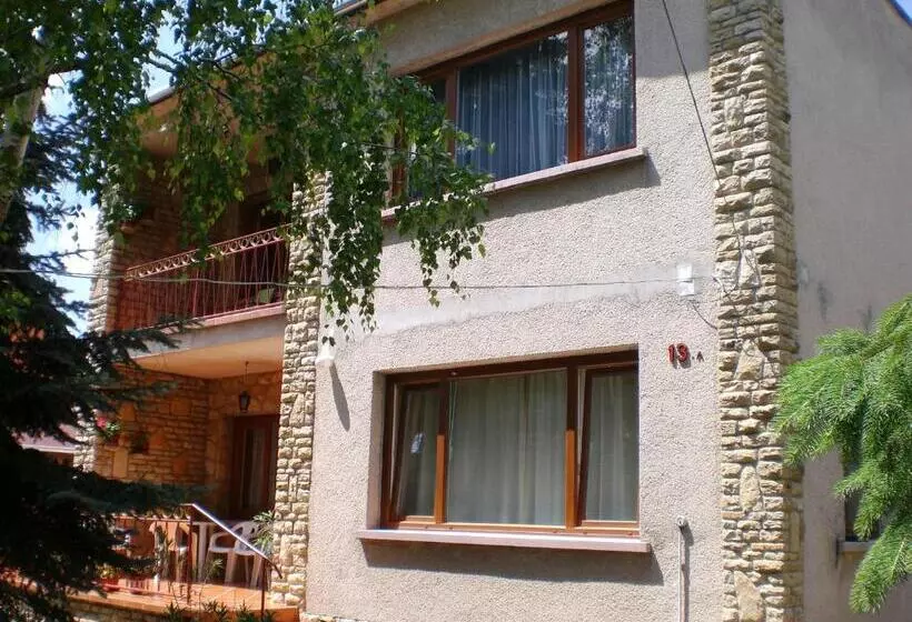 ペンション Kurca Parti Vendégház