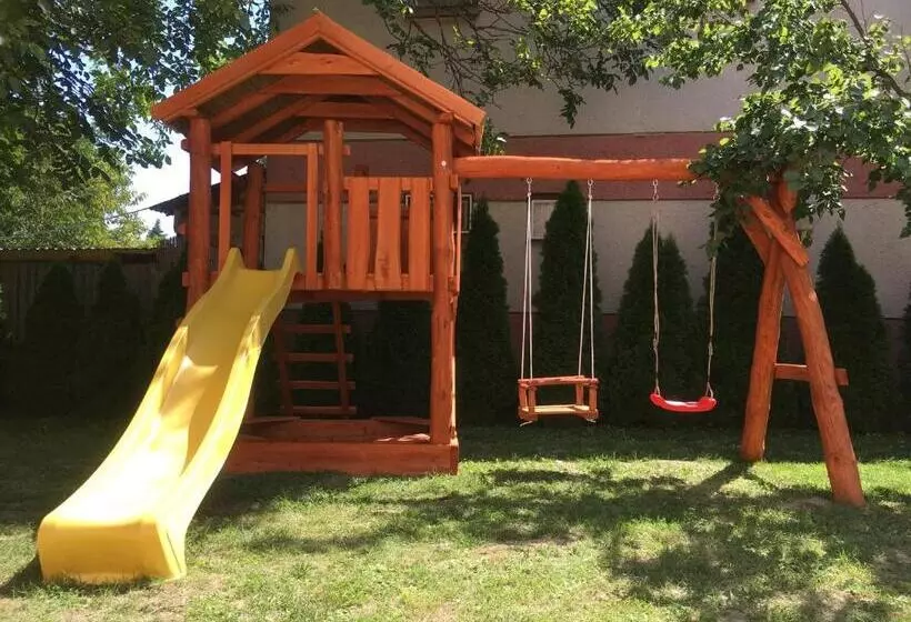 ペンション Kurca Parti Vendégház