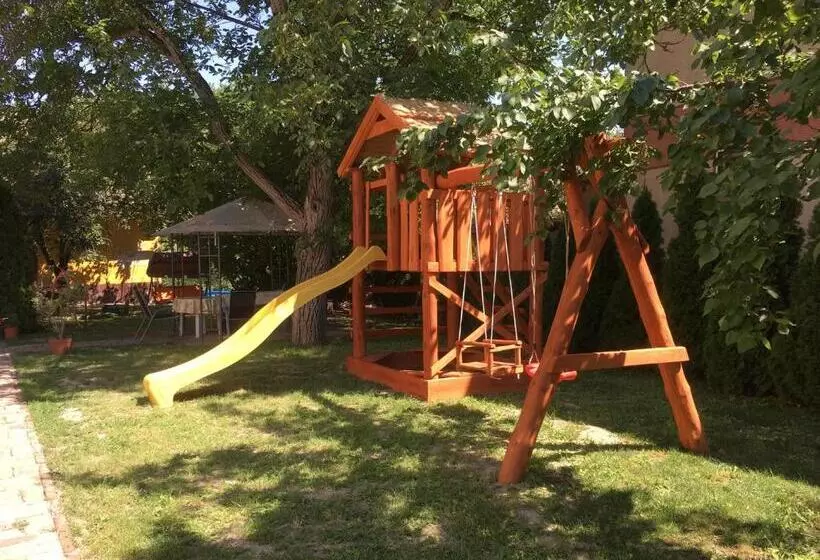 ペンション Kurca Parti Vendégház