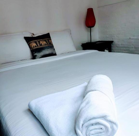 Pensão Pink Guest House