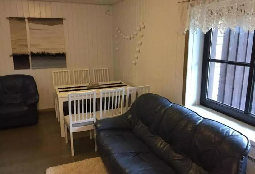 پانسیون Tiigi Accommodation
