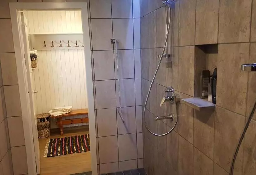 پانسیون Tiigi Accommodation