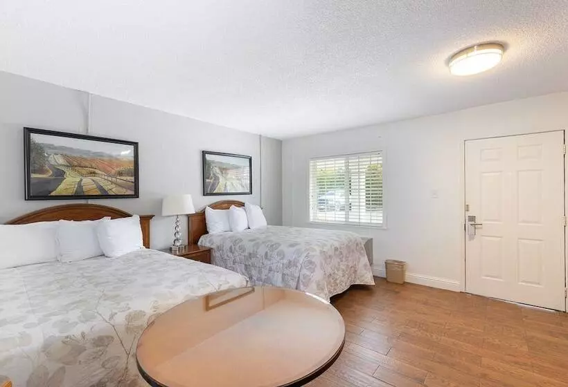 Retkeilymaja Vineyard Valley Inn