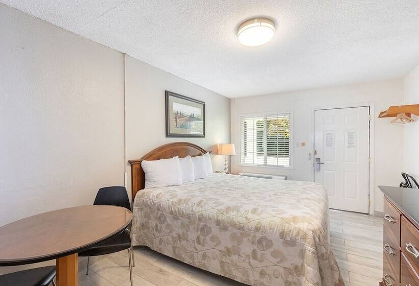 旅馆 Vineyard Valley Inn