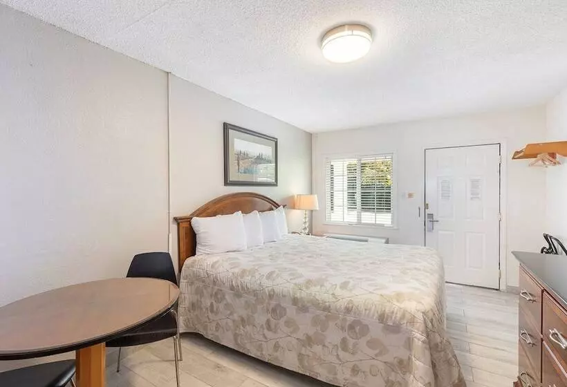 Retkeilymaja Vineyard Valley Inn