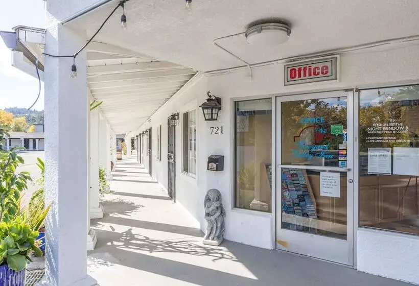 Retkeilymaja Vineyard Valley Inn