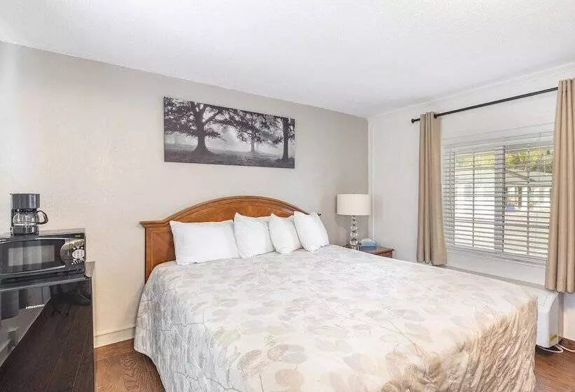 Retkeilymaja Vineyard Valley Inn