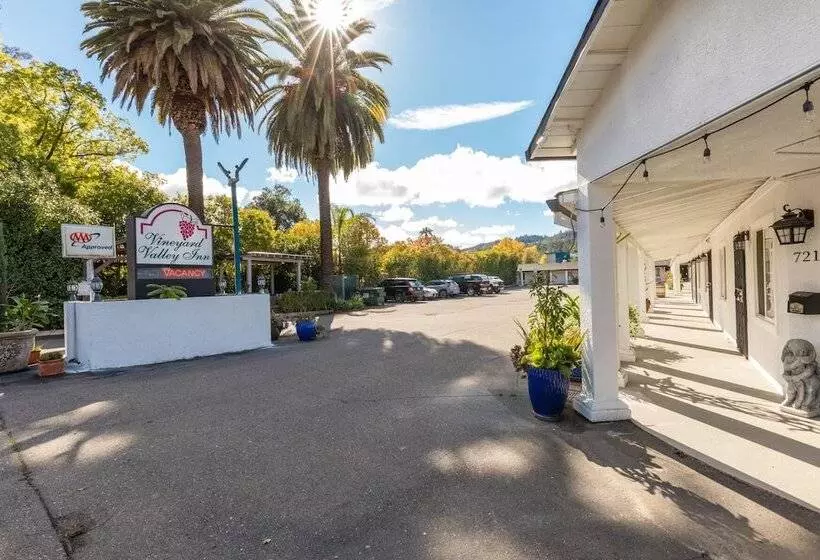 Retkeilymaja Vineyard Valley Inn