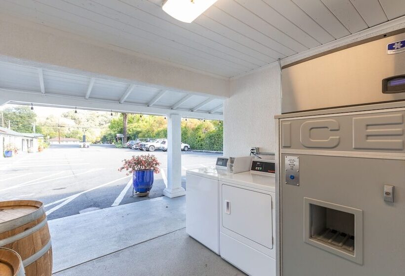 旅馆 Vineyard Valley Inn