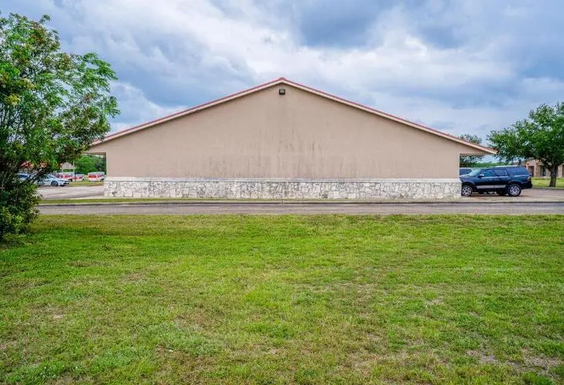 ホテル Texan Inn By Oyo Beeville Us 181