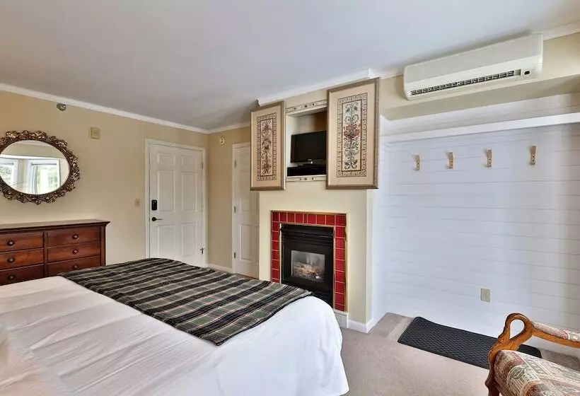 Hotelli The Birch Ridge: English Gentleman S Room #9   King Suite In Killington, Vermont. Hot Tub. 1 Bedroom