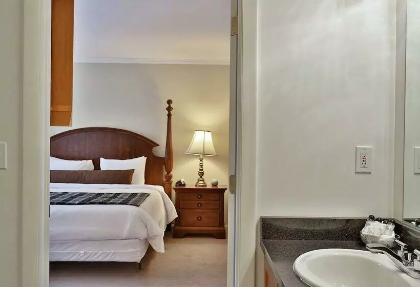 Hotelli The Birch Ridge: English Gentleman S Room #9   King Suite In Killington, Vermont. Hot Tub. 1 Bedroom