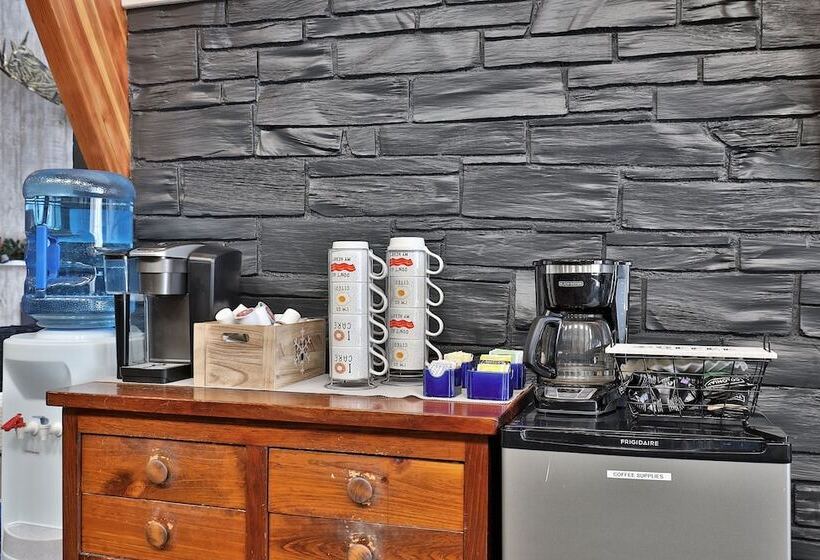 فندق The Birch Ridge: English Gentleman S Room #9   King Suite In Killington, Vermont. Hot Tub. 1 Bedroom