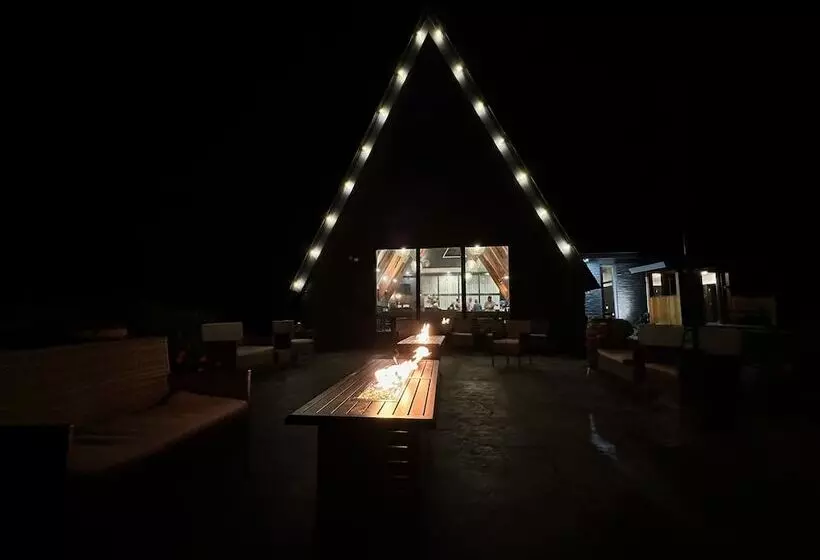 Hotelli The Birch Ridge: English Gentleman S Room #9   King Suite In Killington, Vermont. Hot Tub. 1 Bedroom