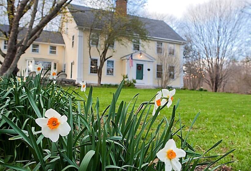 הוסטל Stonecroft Country Inn