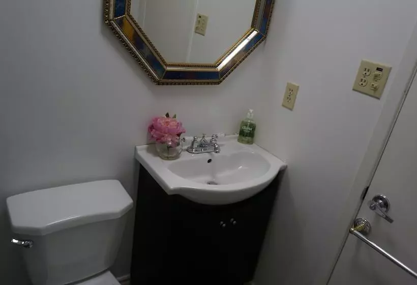 پانسیون Margie Townhome Suites