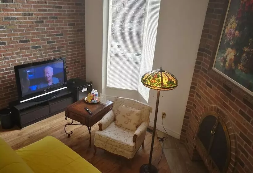 پانسیون Margie Townhome Suites