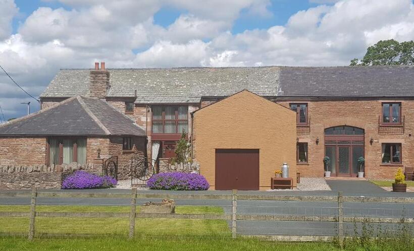 بنسيون The Ginney Country Guest House