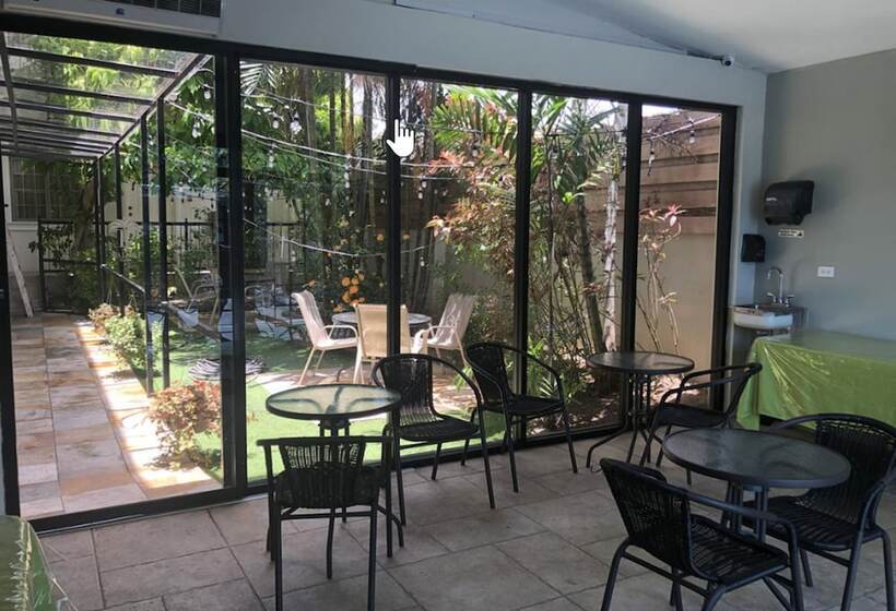 هاستل Palms Hotel Trinidad