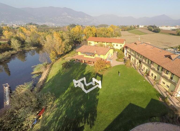 בית מלון כפרי Cascina Clarabella