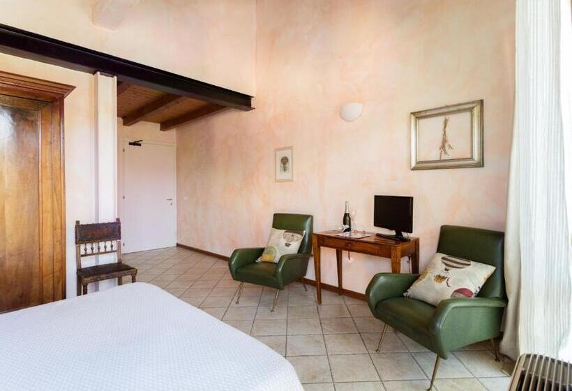 בית מלון כפרי Cascina Clarabella