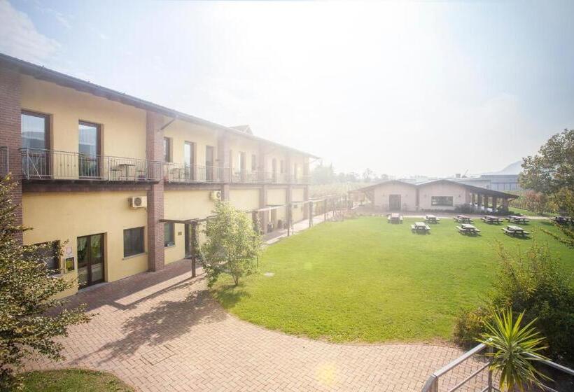 בית מלון כפרי Cascina Clarabella