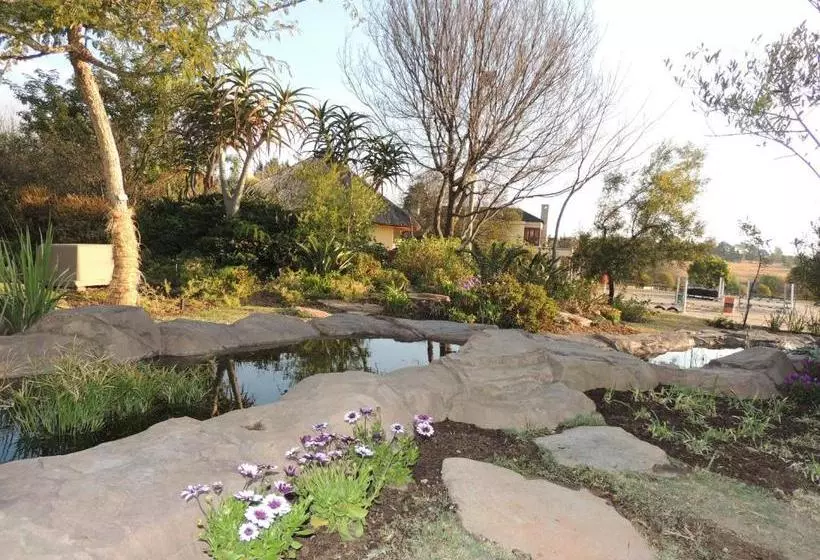 ペンション Strawberry Fields Country Manor Guest House