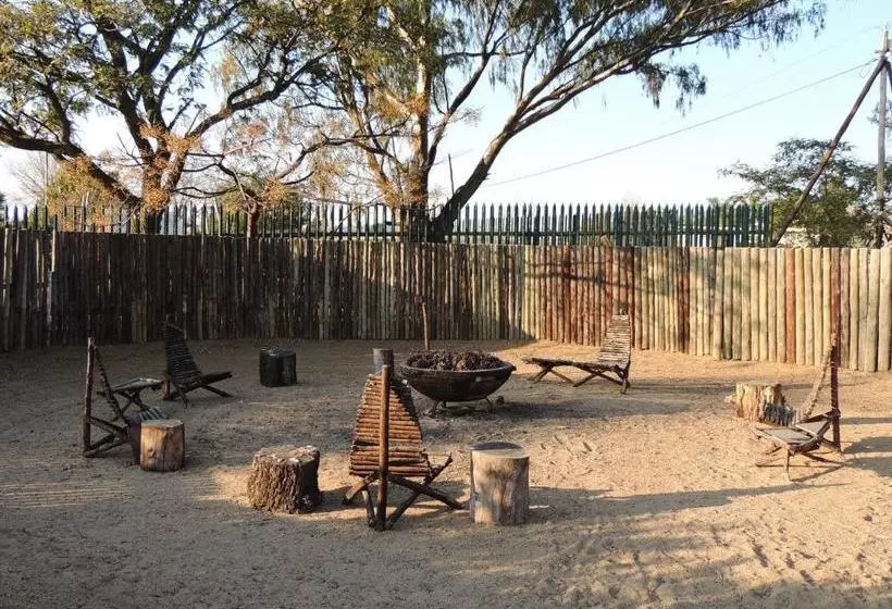 ペンション Strawberry Fields Country Manor Guest House