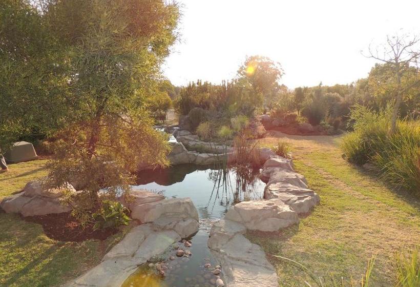 ペンション Strawberry Fields Country Manor Guest House