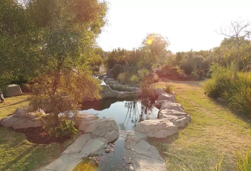 ペンション Strawberry Fields Country Manor Guest House