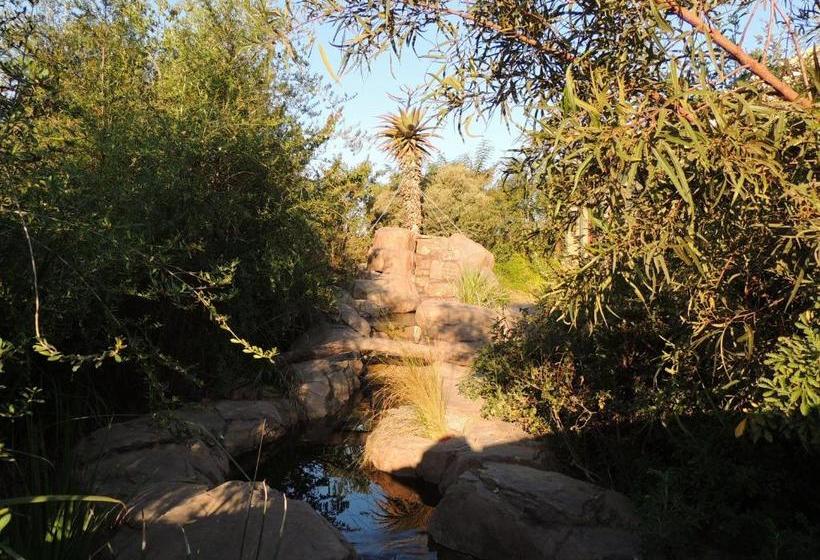 ペンション Strawberry Fields Country Manor Guest House