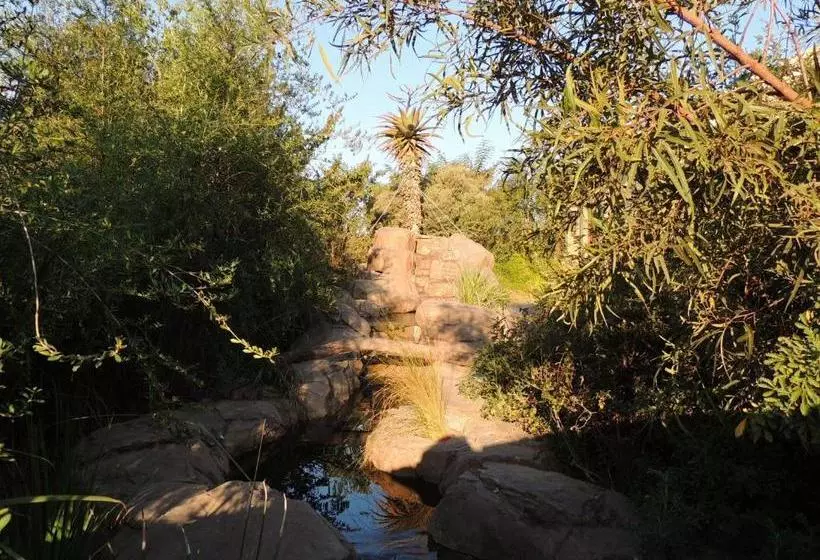 ペンション Strawberry Fields Country Manor Guest House