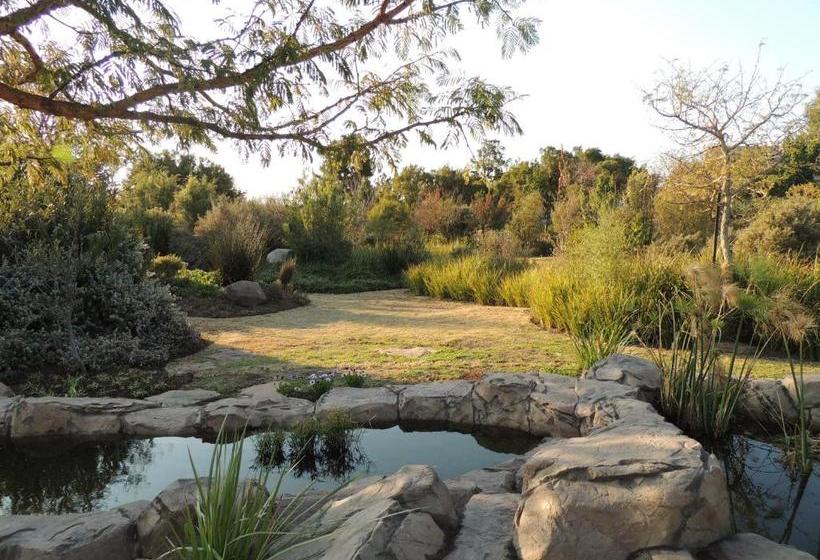 ペンション Strawberry Fields Country Manor Guest House