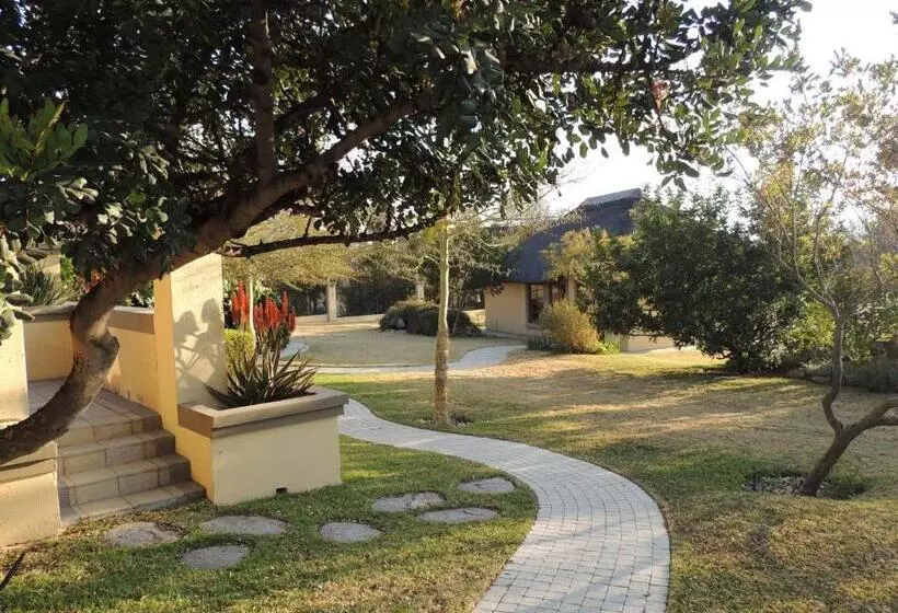 ペンション Strawberry Fields Country Manor Guest House