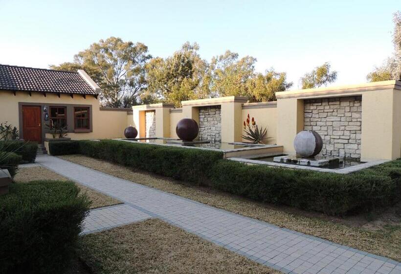 ペンション Strawberry Fields Country Manor Guest House