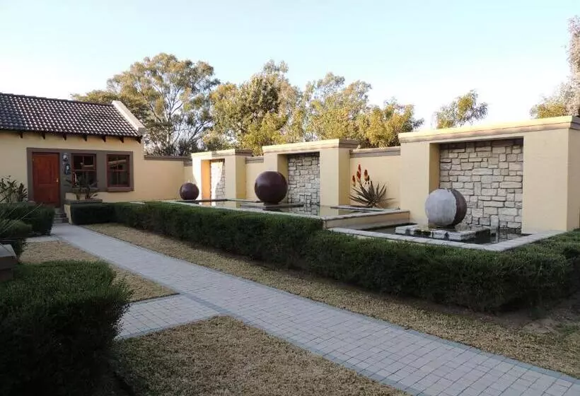 ペンション Strawberry Fields Country Manor Guest House